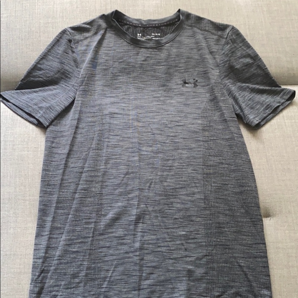 Men’s under armor workout shirt